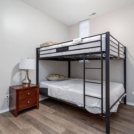 Suite 1 On Southport 4 Queen Beds Чикаго Екстериор снимка