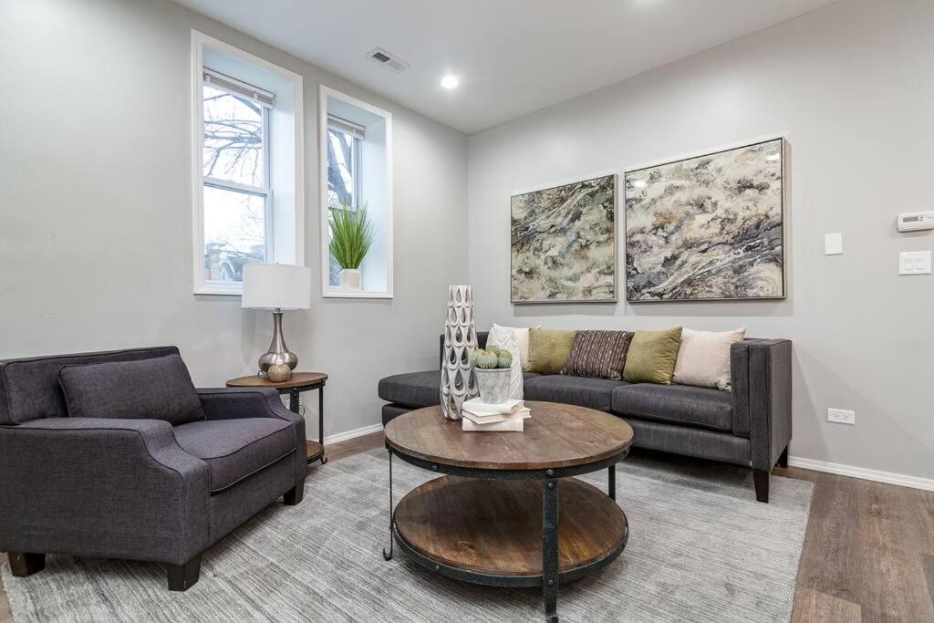 Suite 1 On Southport 4 Queen Beds Чикаго Екстериор снимка