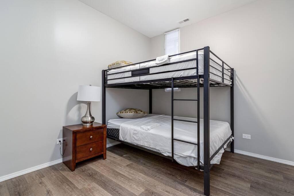 Suite 1 On Southport 4 Queen Beds Чикаго Екстериор снимка